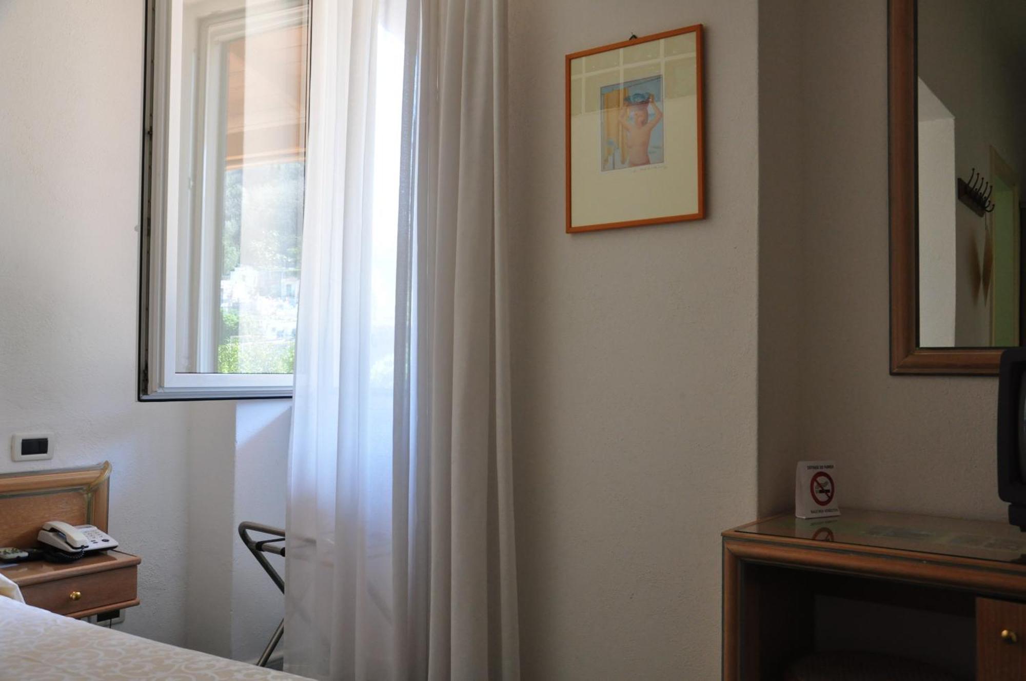 Hotel La Marticana Ischia Bilik gambar