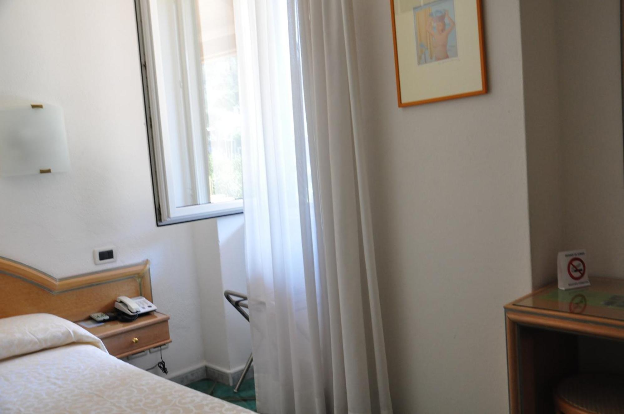 Hotel La Marticana Ischia Bilik gambar